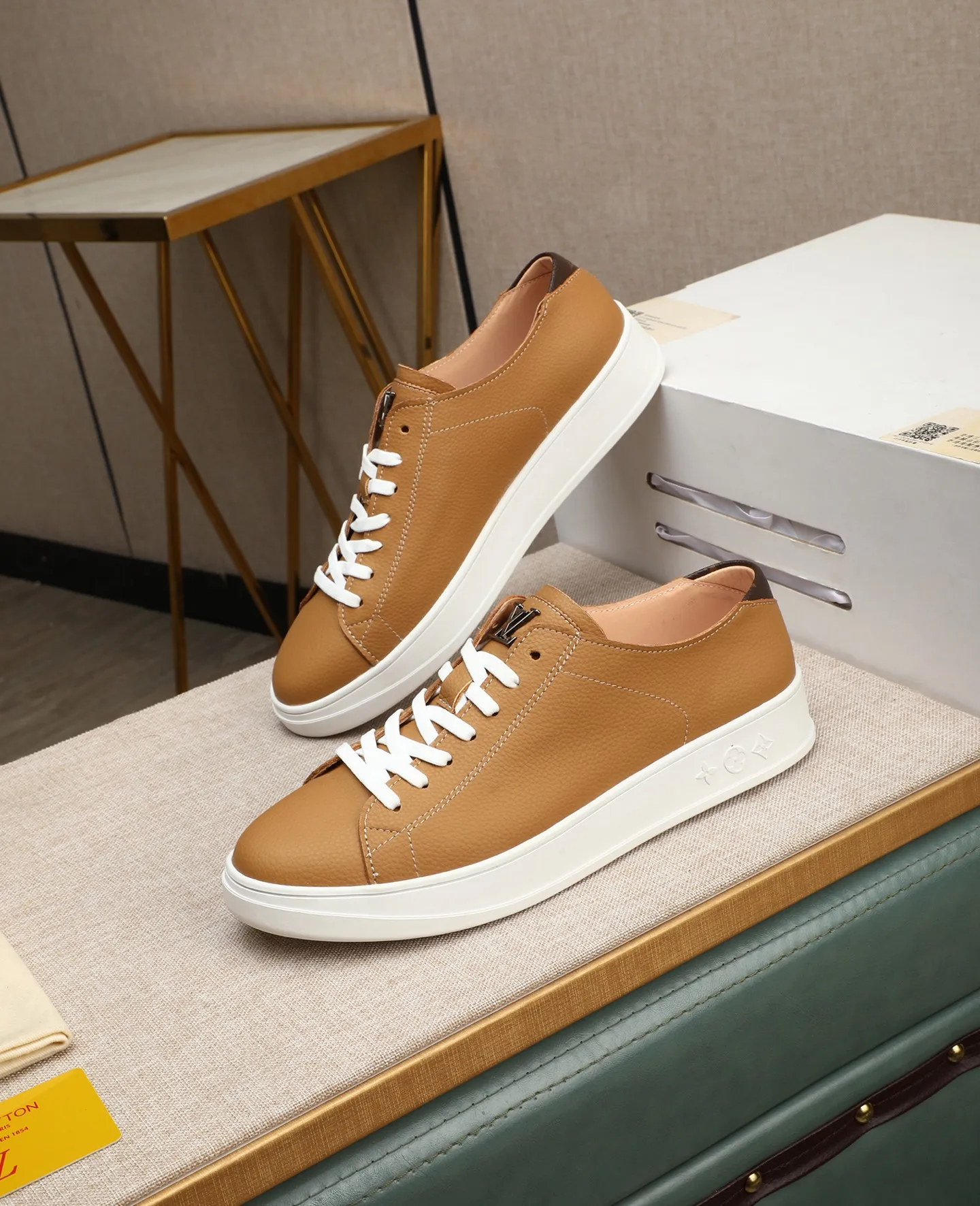 Men's shoes 💰440 📛📛【LOUIS VUITTON】Louis Vuitton official website synchronized new products 👟Milan fashion catwalk style 🇰🇾🇰🇾LV family logo, celebrity style, a must-have for fashionistas ⚠️First-layer calfskin ➕Genuine leather lining ➕Official website original version special outsole 👞Number 38-44